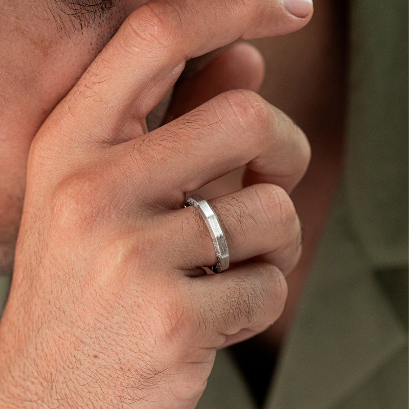 ALEXANDER LYNGGAARD Facet Band Ring 4mm Brushed Rings